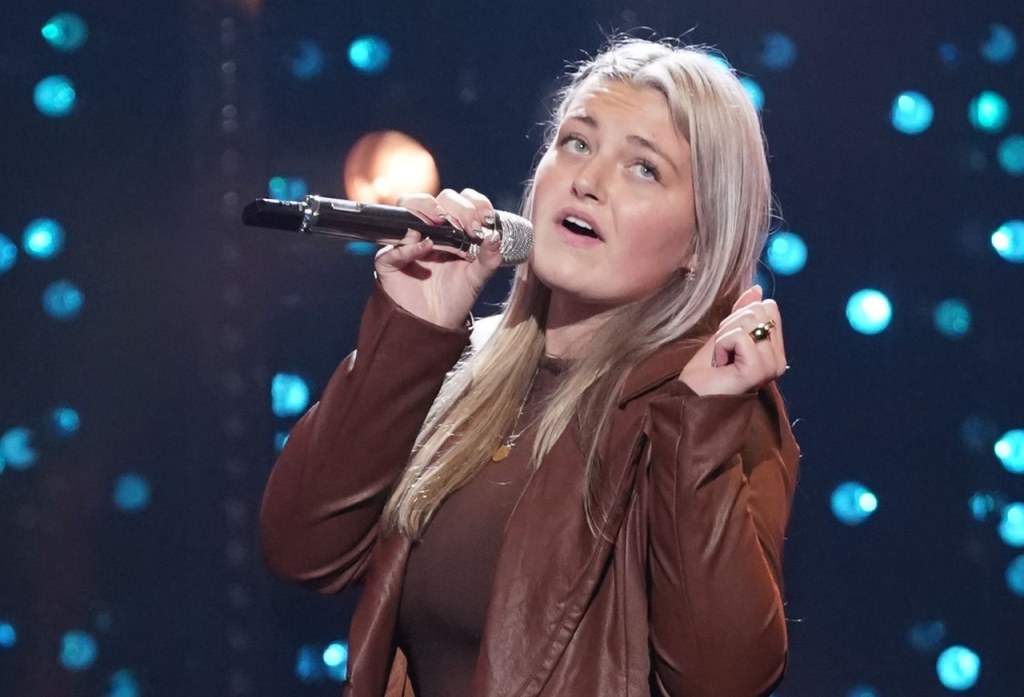 Picture of: Local singer Emyrson Flora makes Top  in ‘American Idol’: ‘It’s